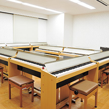 【大阪保育こども教育専門学校】教室風景